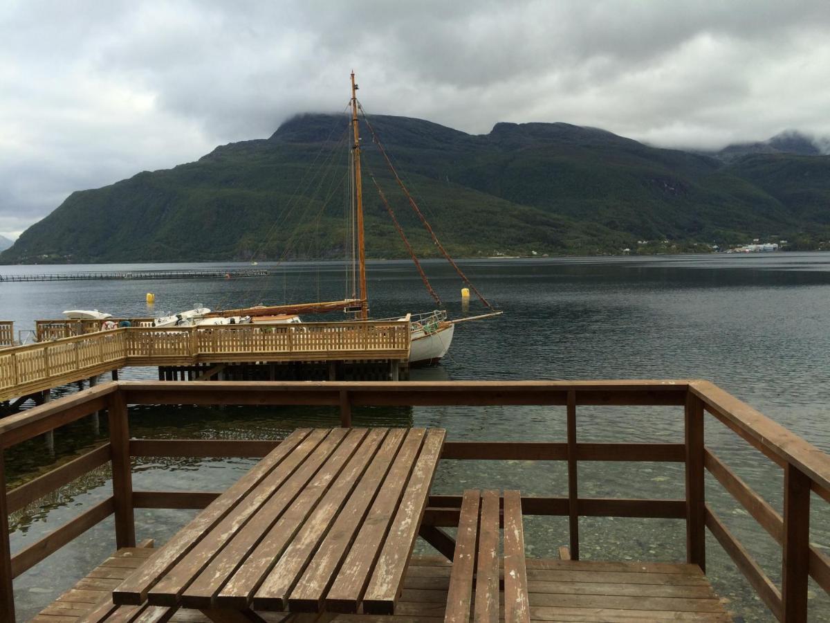Hotel Elvegard Fjordcamp Grov Exteriér fotografie