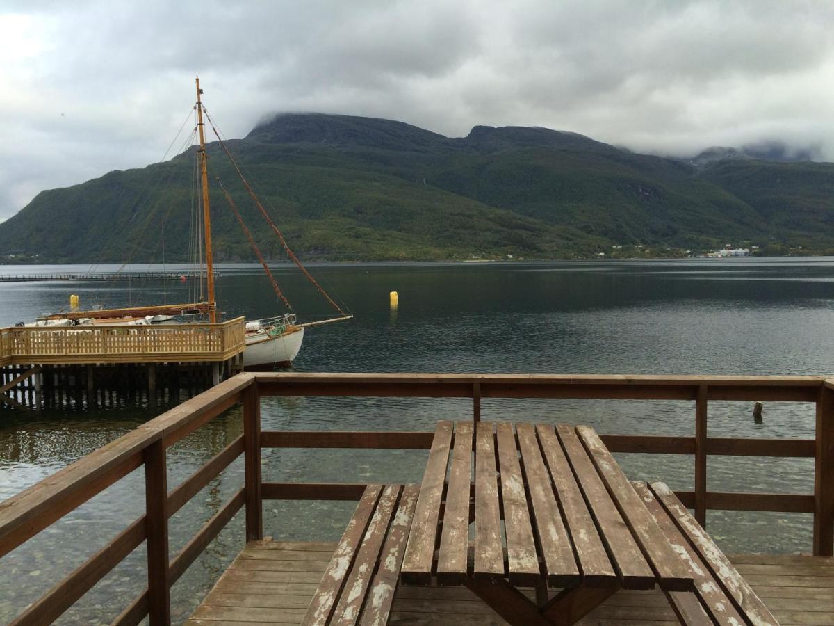 Hotel Elvegard Fjordcamp Grov Exteriér fotografie